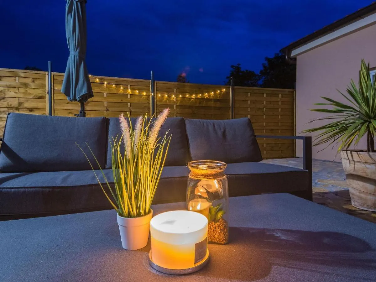 Luxurious Holiday Home In Policnik