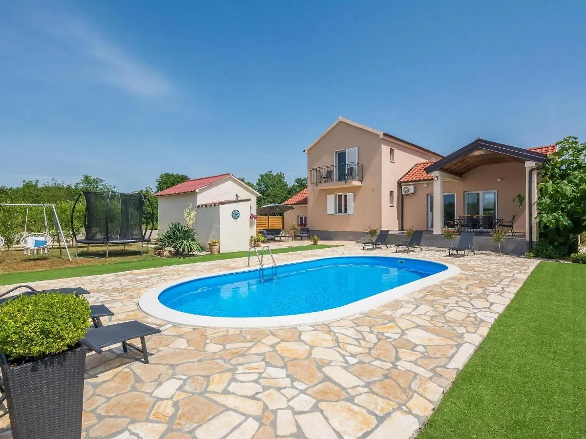 Luxurious Holiday Home In Poličnik