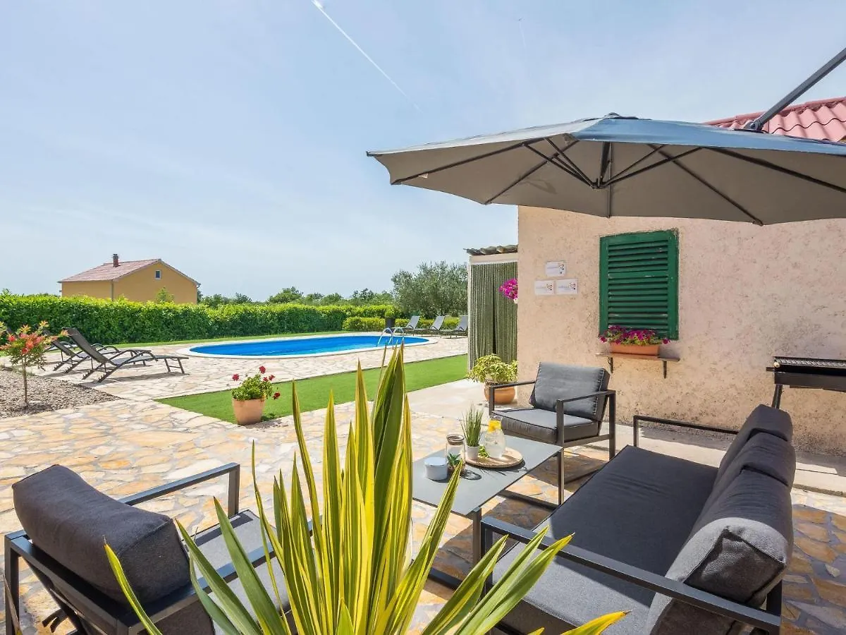 Luxurious Holiday Home In Poličnik 0*,