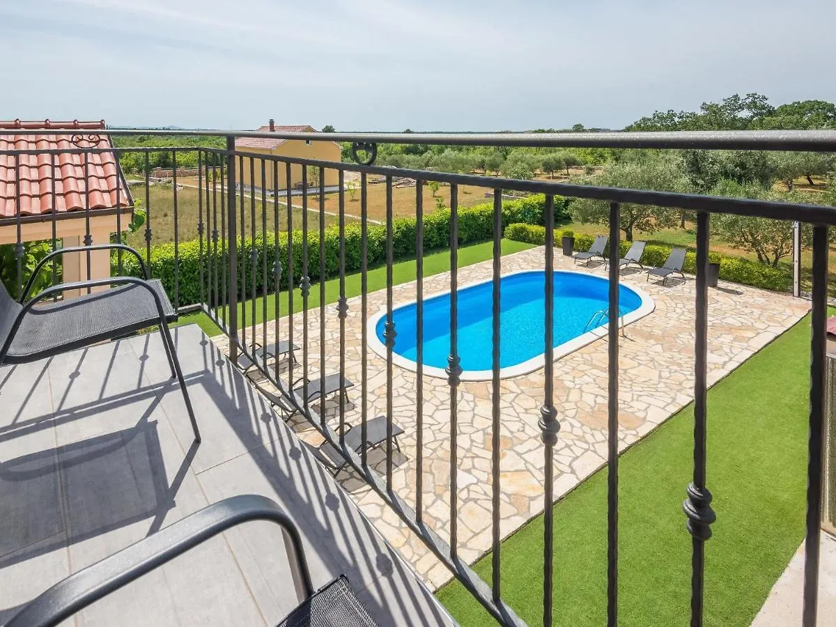 Luxurious Holiday Home In Poličnik