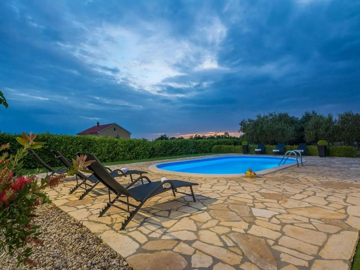 Luxurious Holiday Home In Poličnik
