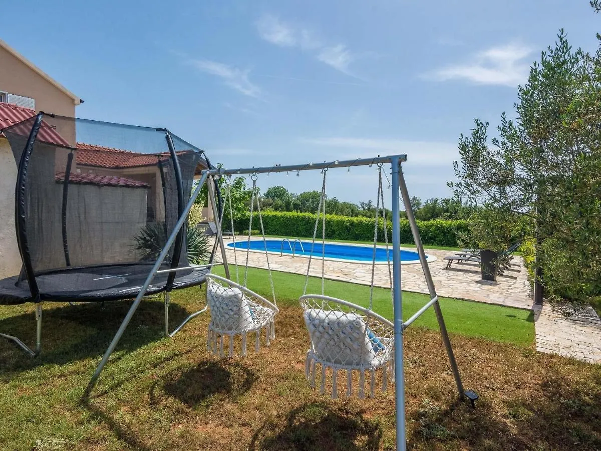 Luxurious Holiday Home In Poličnik
