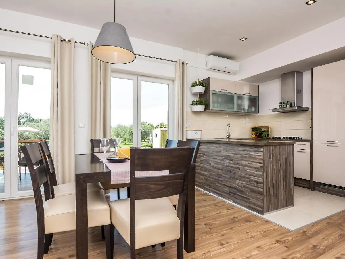 Luxurious Holiday Home In Poličnik