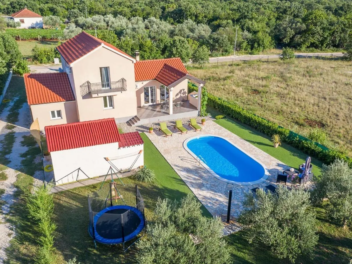 Luxurious Holiday Home In Poličnik クロアチア